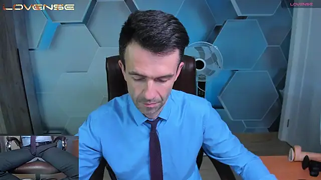 SteveTiger élő XXX-chatje