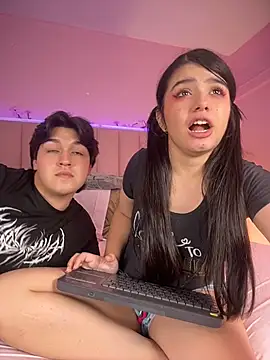 צ'אט XXX בשידור חי של EmilyAndAndrew