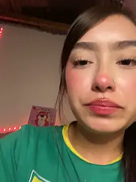 MiakittyyyのライブXXXチャット