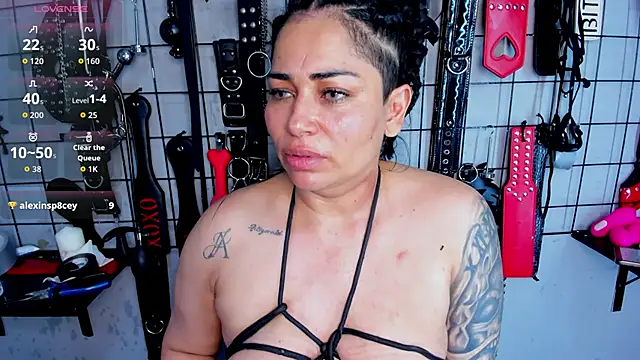 sadistic_aradia élő XXX-chatje