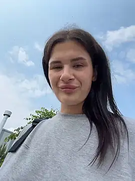 MiraReach élő XXX-chatje