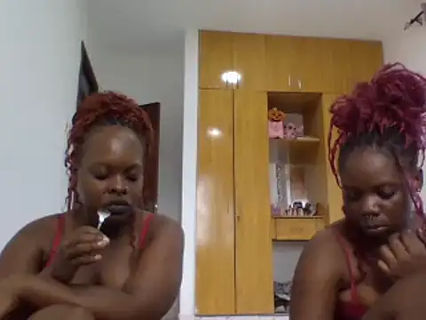sexybaddies20's Live XXX Chat