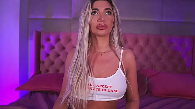 SnowyElsaa's Live XXX Chat
