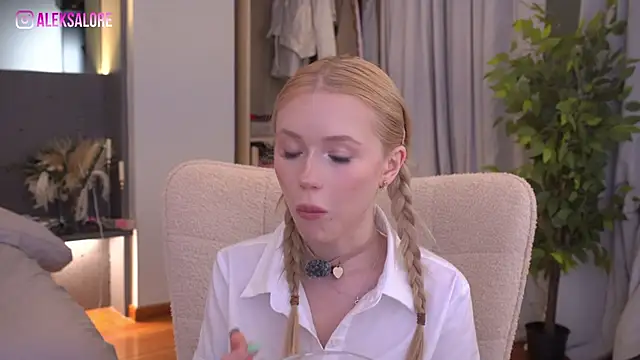 XXX chat uživo modela LexieLoree