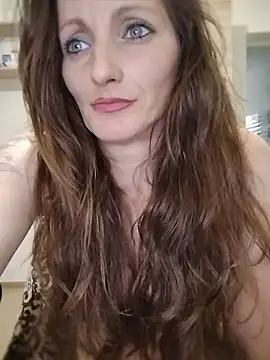 Chatroom XXX en direct de CrazyMaya39