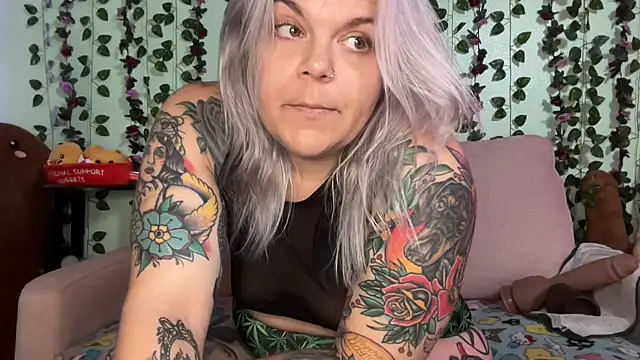CherryBombBomb Live XXX-chat