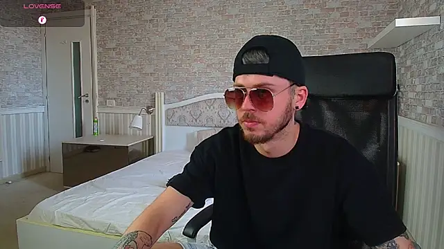 Онлайн чат XXX JonahShaw