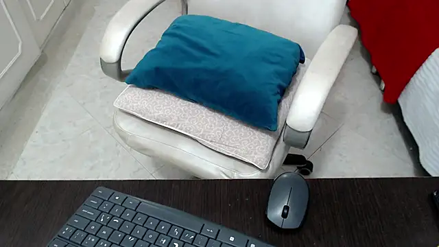 leonela_69 Adlı Modelin Canlı XXX Sohbeti