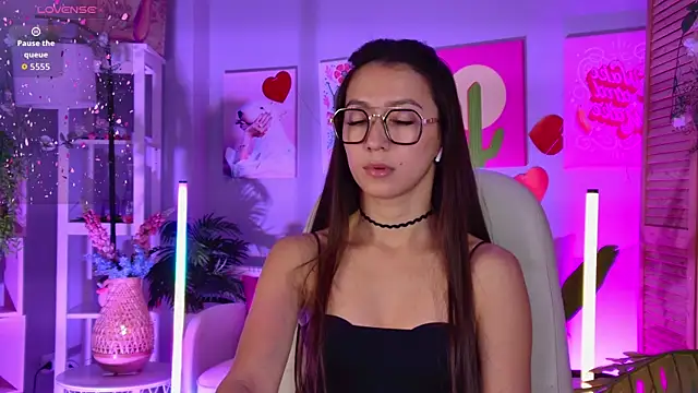 LanaBaker Adlı Modelin Canlı XXX Sohbeti