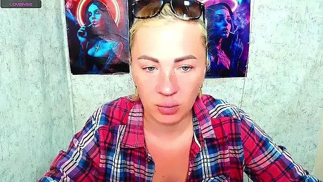 EmmaCat_ Adlı Modelin Canlı XXX Sohbeti