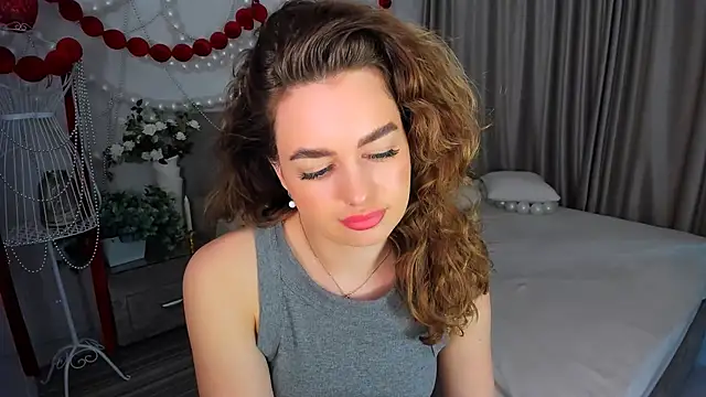 MiracleCurly Adlı Modelin Canlı XXX Sohbeti