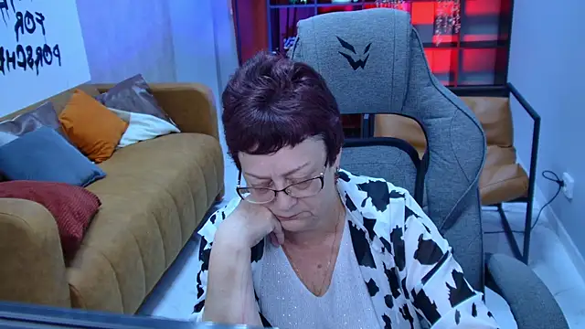 IsoldeMirevain Chat XXX in diretta