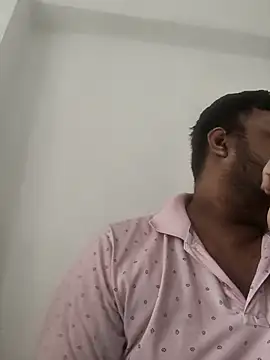 vinay_smalldick Adlı Modelin Canlı XXX Sohbeti