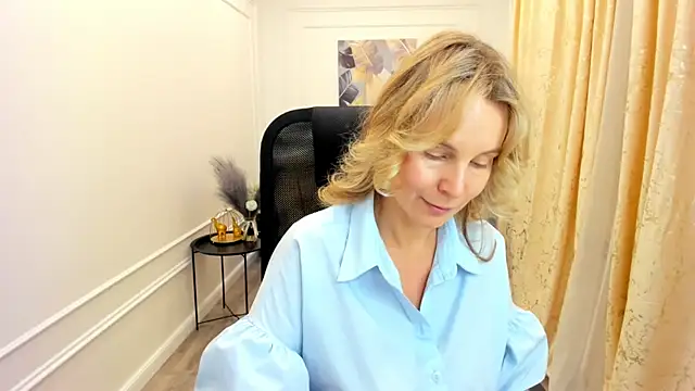 Sinty_Devis Adlı Modelin Canlı XXX Sohbeti
