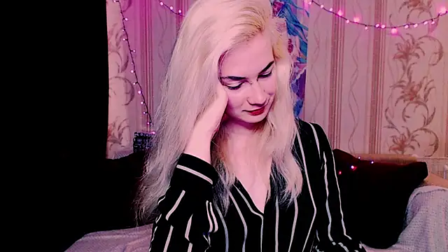 xxxcharismaaa élő XXX-chatje