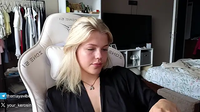Maya_Rave live XXX chat