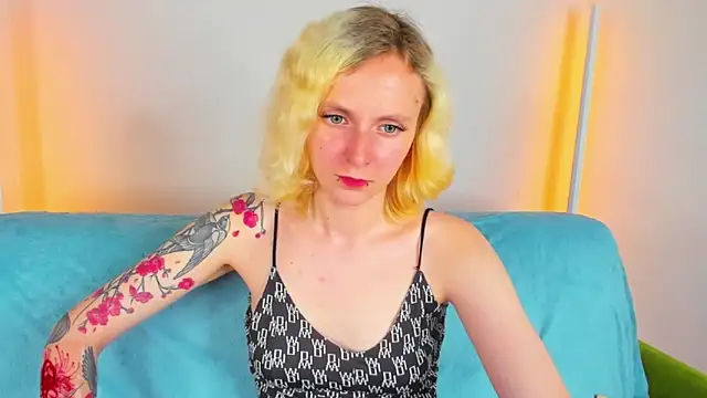 LikiLipsn Live XXX chat