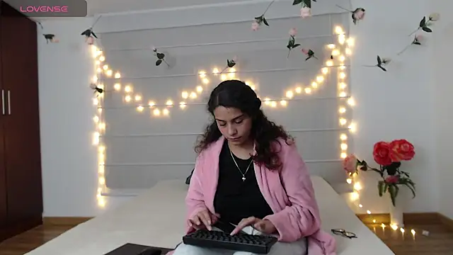Онлайн чат XXX Sarabubbie