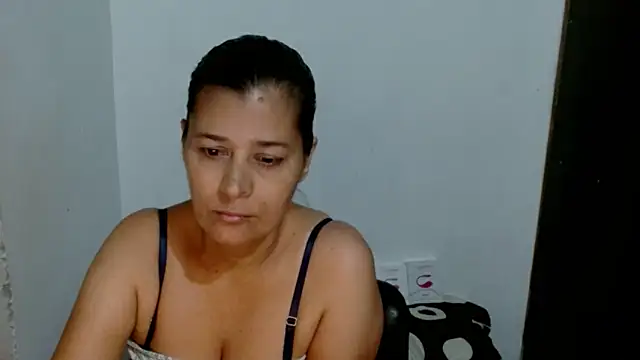 KARYNA_MILF's Live XXX Chat