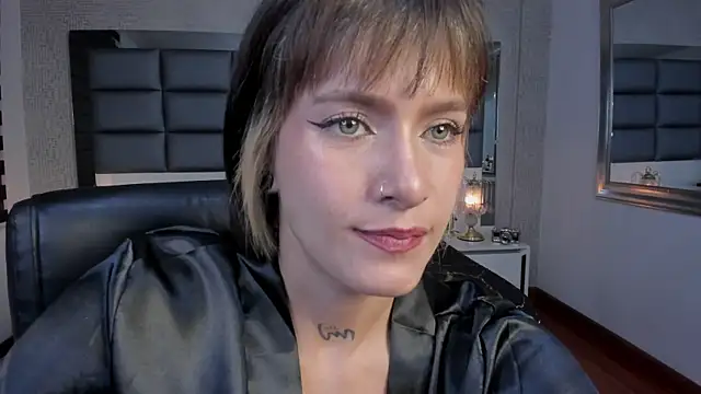 Mrs_Regina_clk – Live XXX-chat