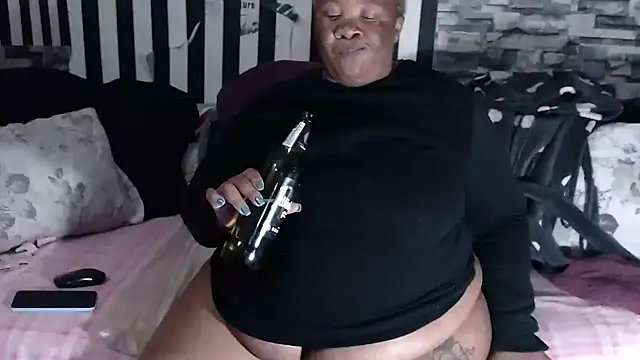 BigHotMatureXx's Live XXX Chat