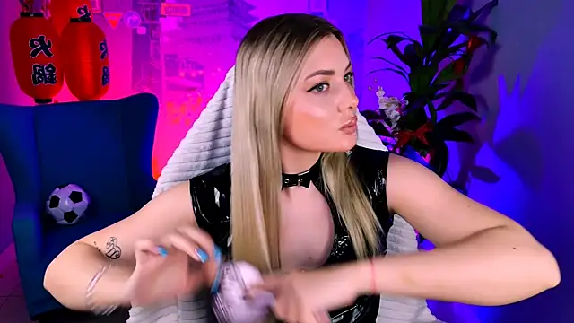 HyileyClark Chat XXX in diretta