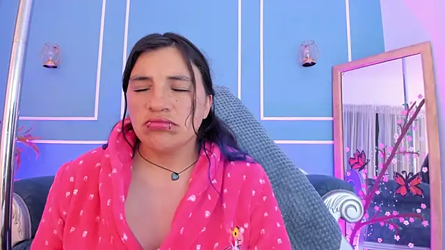 TaraTaylorr Adlı Modelin Canlı XXX Sohbeti