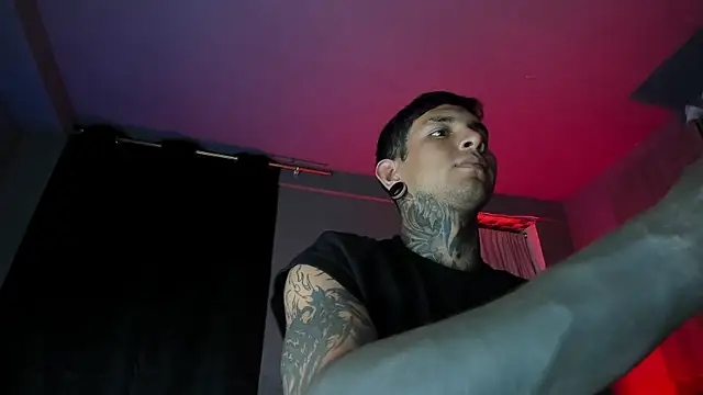 Travisttanner28 Show in webcam