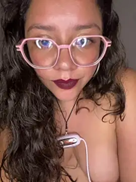 Chatroom XXX en direct de Vivi_Kvsh