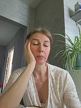 stellahere8 XXX чат на живо
