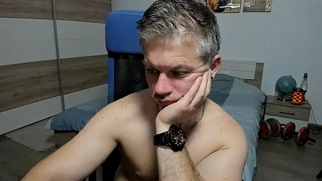 RobbyShawz: διαδικτυακό σόου στην κάμερα