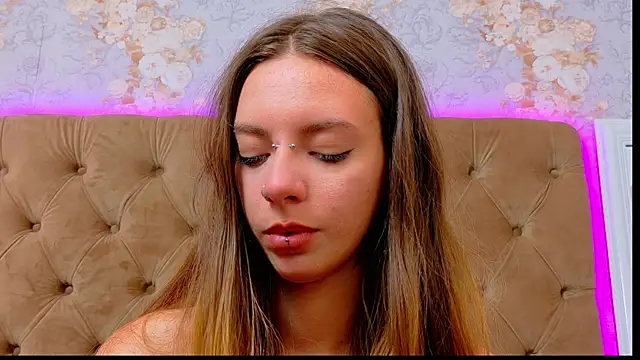 XXX chat uživo modela CoraVex