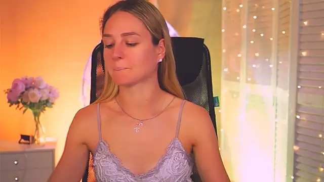 DeboraLarson Adlı Modelin Canlı XXX Sohbeti