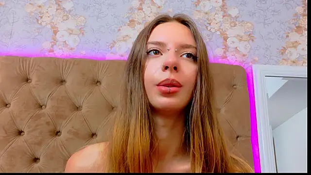 CoraVex's Live XXX Chat