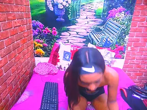 IndianPretty14u2Luv's Live XXX Chat