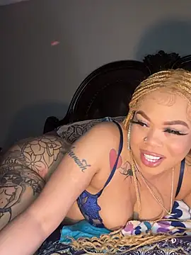Chatroom XXX en direct de RenaThickAss