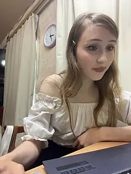 MeowyChans Adlı Modelin Canlı XXX Sohbeti