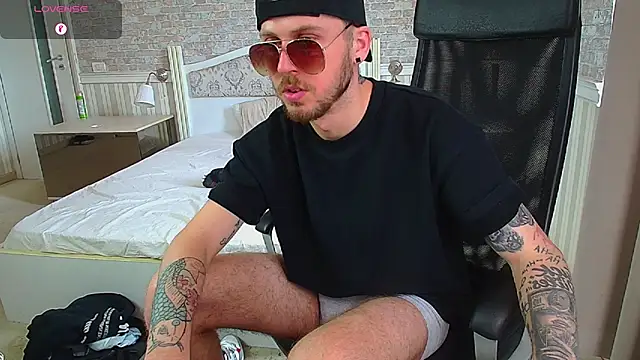 JonahShaw Live XXX-chat