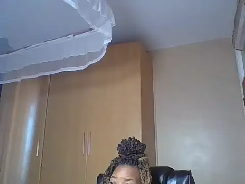Chat +18 de queenbebony ao vivo