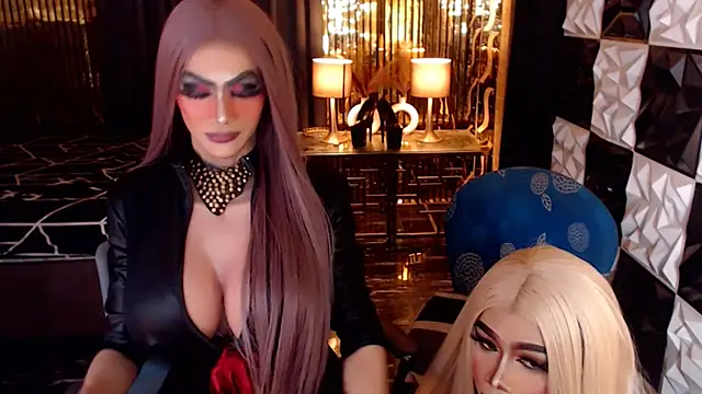 XXX chat uživo modela MonstrousCockDiva