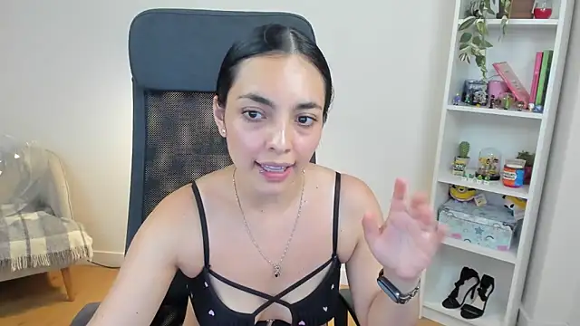 _BellaEvans_ Chat XXX in diretta