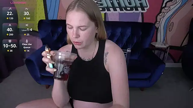 NikkyReyyy Chat XXX in diretta