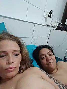 2Juicy_pussy live XXX chat