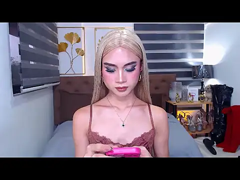 JuicyCockThea élő XXX-chatje