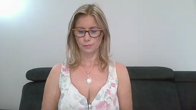 DoreenSexy Adlı Modelin Canlı XXX Sohbeti