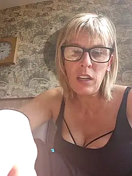 Hannyj Live XXX-chat