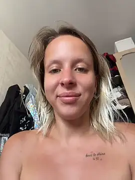 Chatroom XXX en direct de LikaCat