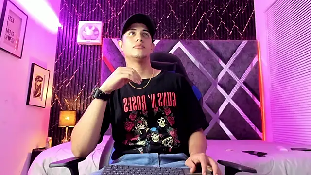 צ'אט XXX בשידור חי של dominic_connor