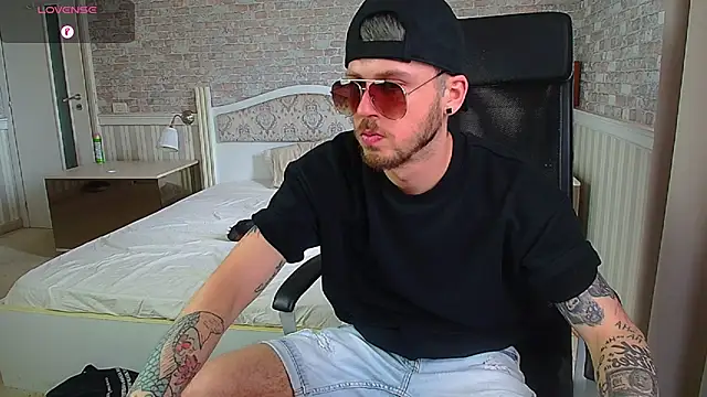 Онлайн чат XXX JonahShaw