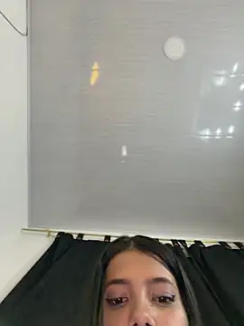 EmmiiGlow live XXX chat